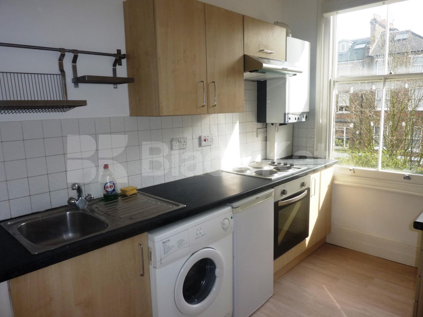 			USE OF GARDEN!, 1 Bedroom, 1 bath, 1 reception Flat			 Hartham Road, HILLMARTON CONSERVATION AREA